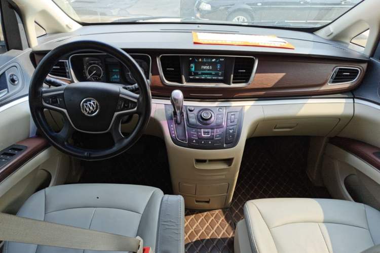 Used Buick GL8 2018 28T Comfort Model China VI Standard Center Console