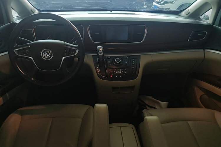 Used Buick GL8 2018 28T Luxury Model China VI Standard Center Console