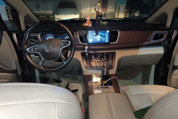 Used Buick GL8 2018 28T Luxury Model China VI Standard Center Console