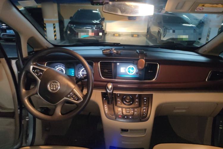 Used Buick GL8 2018 28T Comfort Model China VI Standard Center Console