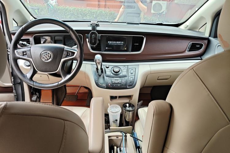 Used Buick GL8 2018 28T Luxury Model China VI Standard Center Console