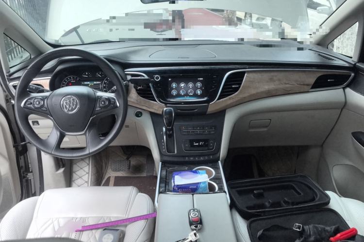 Used Buick GL8 2018 ES 28T Comfort Model China VI Standard Center Console