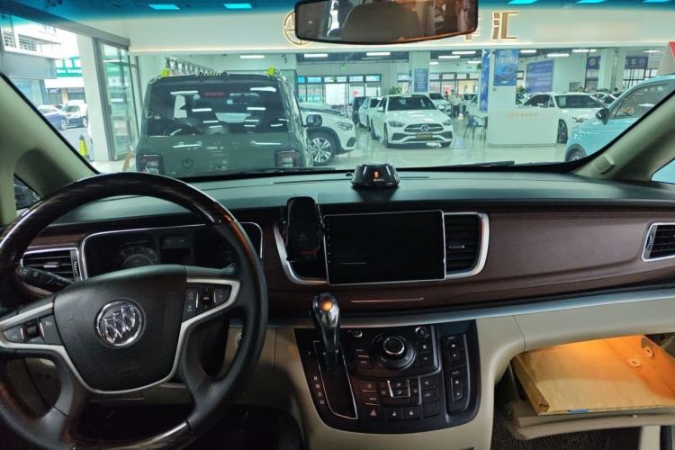 Used Buick GL8 2018 28T Comfort Model China VI Standard Center Console