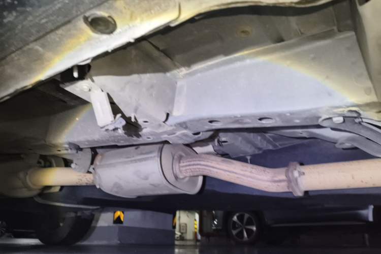 Used Buick GL8 2018 28T Luxury Model China VI Standard Chassis Front Right