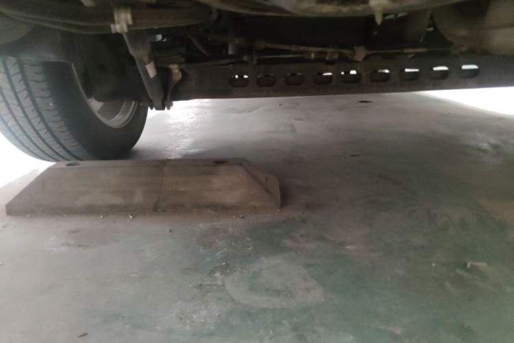 Used Buick GL8 2018 28T Luxury Model China VI Standard Chassis Rear Left