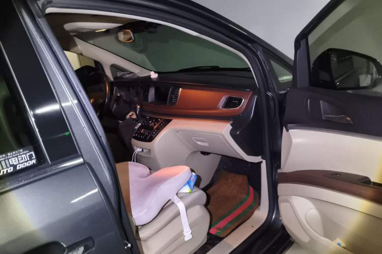 Used Buick GL8 2018 28T Luxury Model China VI Standard Chassis Rear