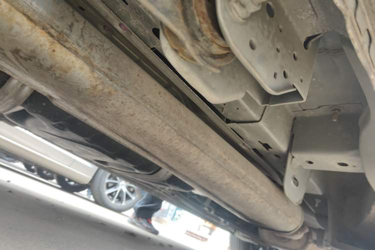 Used Buick GL8 2018 28T Luxury Model China VI Standard Chassis Rear Right