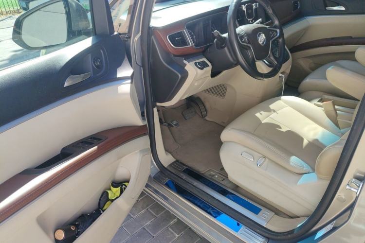 Used Buick GL8 2018 28T Luxury Model China VI Standard Driver Seat