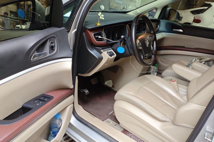 Used Buick GL8 2018 28T Luxury Model China VI Standard Driver Seat