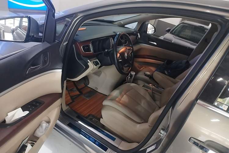 Used Buick GL8 2018 28T Luxury Model China VI Standard Driver Seat