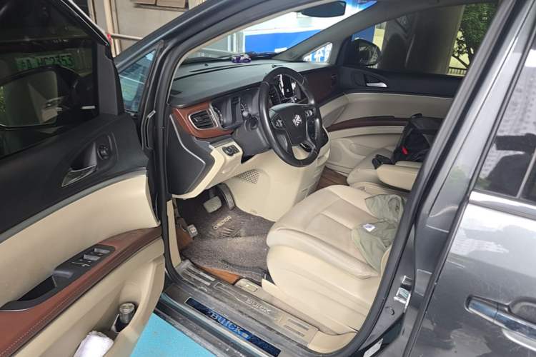 Used Buick GL8 2018 28T Luxury Model China VI Standard Driver Seat
