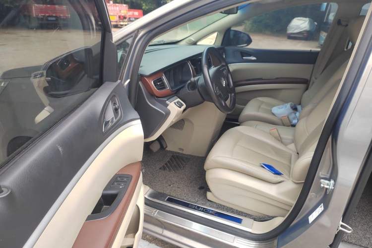 Used Buick GL8 2018 28T Luxury Model China VI Standard Driver Seat