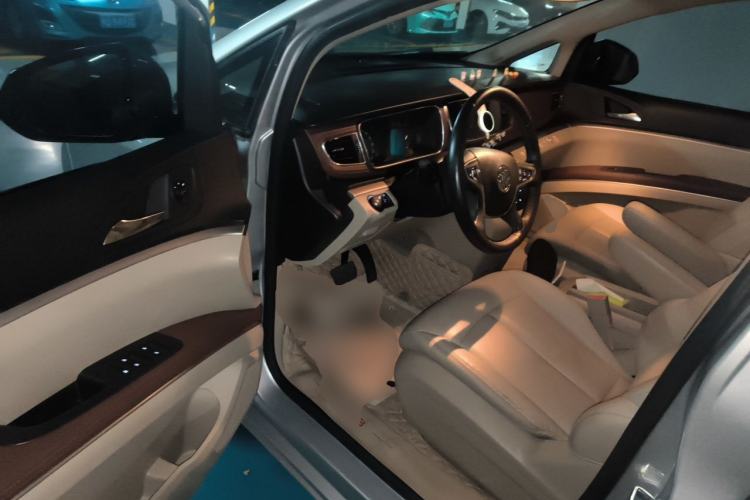 Used Buick GL8 2018 28T Luxury Model China VI Standard Driver Seat