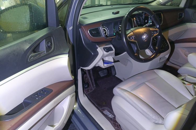 Used Buick GL8 2018 28T Luxury Model China VI Standard Driver Seat