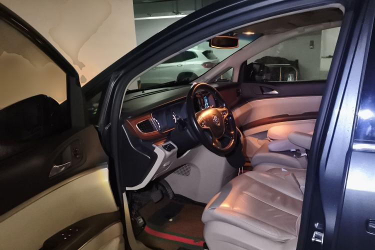 Used Buick GL8 2018 28T Luxury Model China VI Standard Driver Seat
