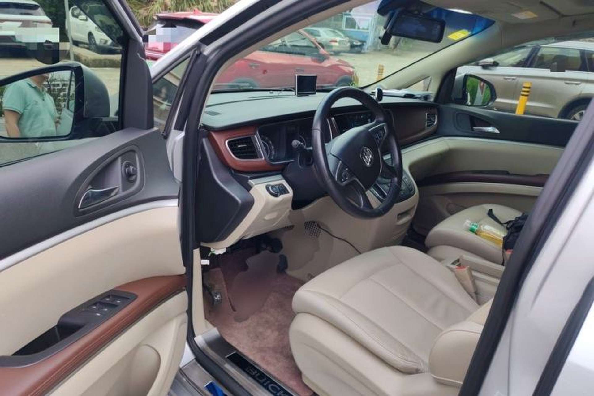 Used Buick GL8 2018 28T Luxury Model China VI Standard Driver Seat