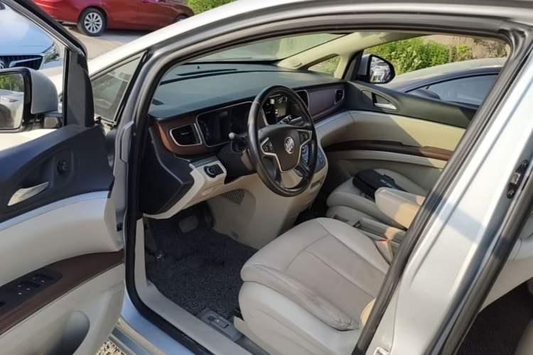 Used Buick GL8 2018 28T Luxury Model China VI Standard Driver Seat
