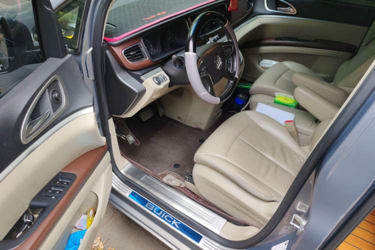 Used Buick GL8 2018 28T Luxury Model China VI Standard Driver Seat