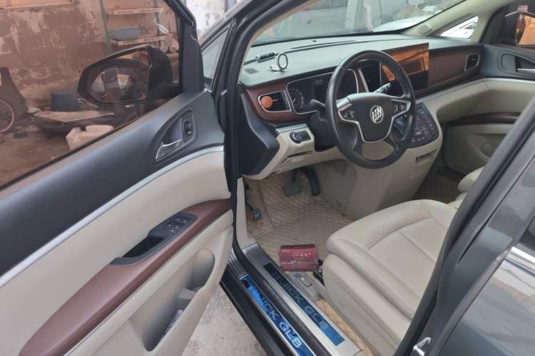 Used Buick GL8 2018 28T Luxury Model China VI Standard Driver Seat
