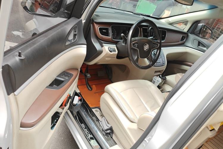 Used Buick GL8 2018 28T Luxury Model China VI Standard Driver Seat