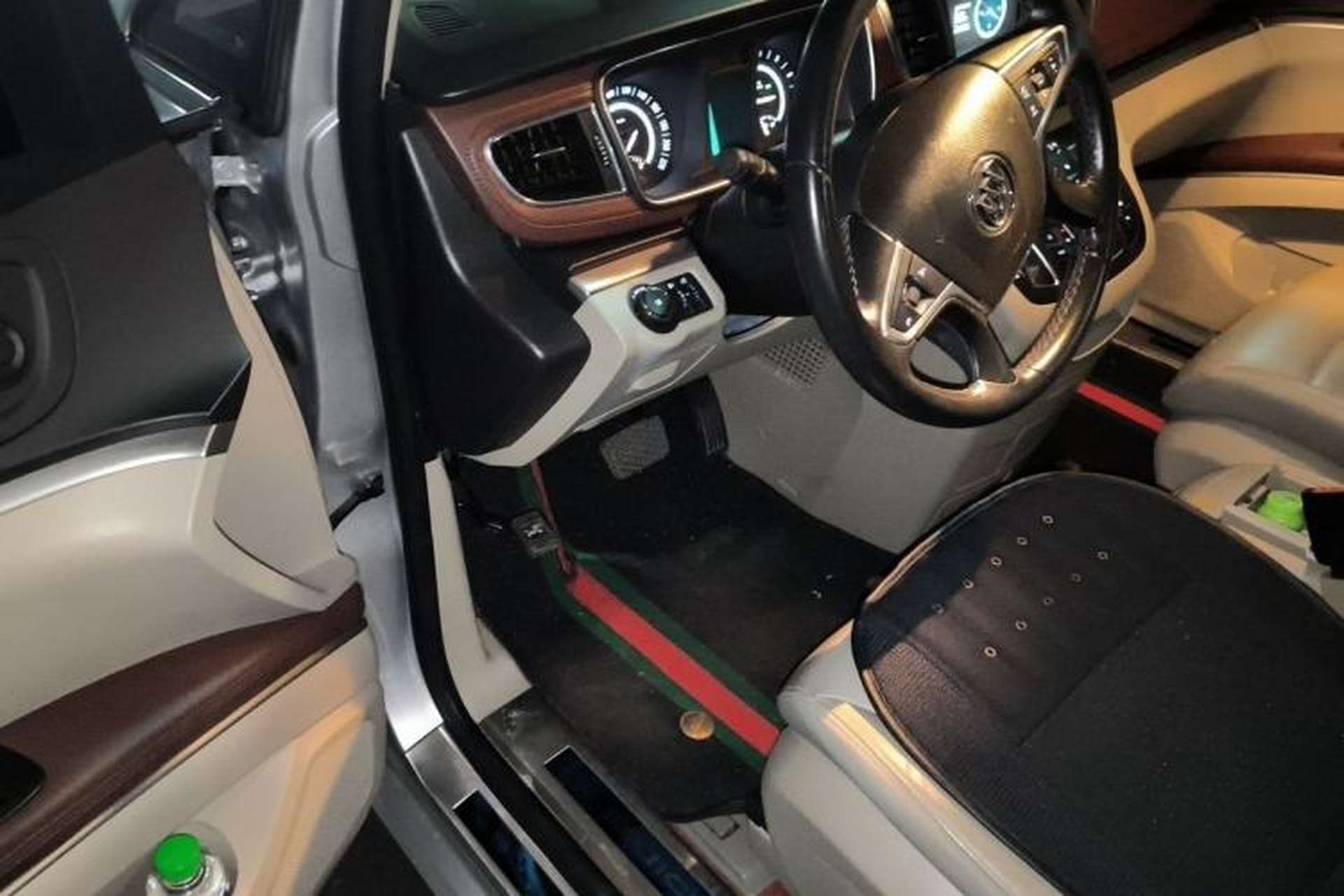 Used Buick GL8 2018 28T Luxury Model China VI Standard Driver Seat