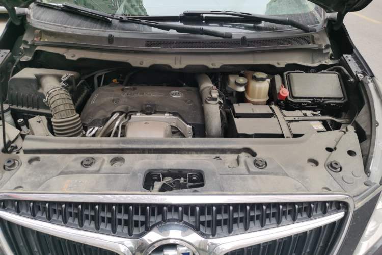 Used Buick GL8 2018 28T Comfort Model China VI Standard Engine Bay