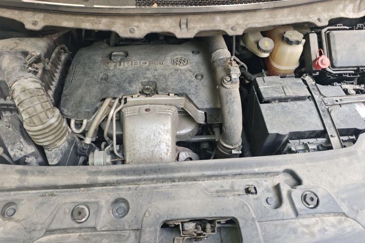 Used Buick GL8 2018 28T Comfort Model China VI Standard Engine Bay