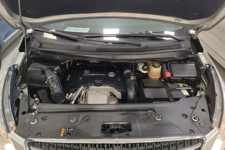 Used Buick GL8 2018 28T Comfort Model China VI Standard Engine Bay