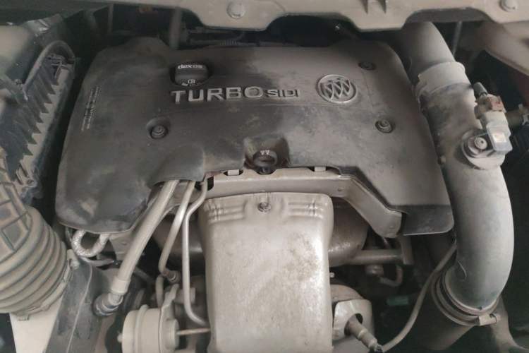 Used Buick GL8 2018 28T Luxury Model China VI Standard Engine Bay