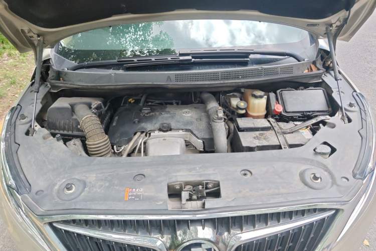 Used Buick GL8 2018 ES 28T Luxury Model China VI Standard Engine Bay