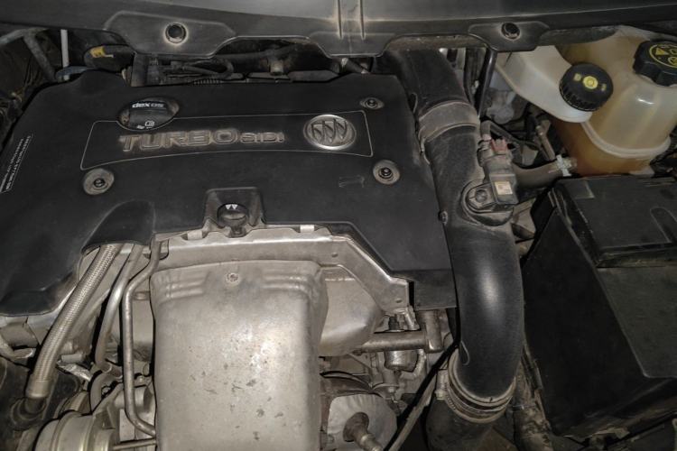 Used Buick GL8 2018 28T Comfort Model China VI Standard Engine Bay