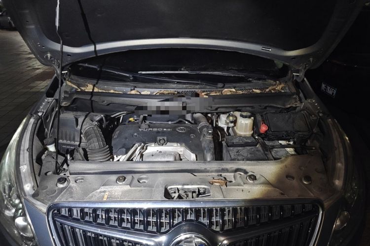 Used Buick GL8 2018 28T Luxury Model China VI Standard Engine Bay