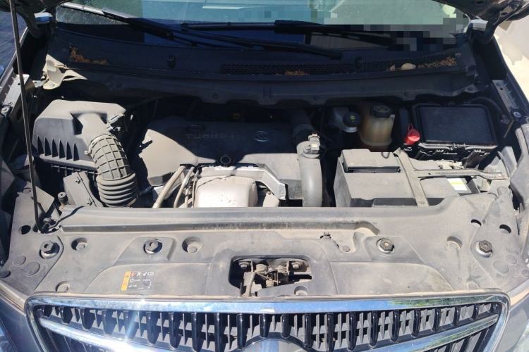 Used Buick GL8 2018 28T Luxury Model China VI Standard Engine Bay