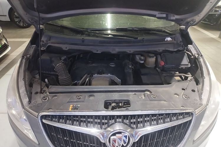 Used Buick GL8 2018 28T Luxury Model China VI Standard Engine Bay