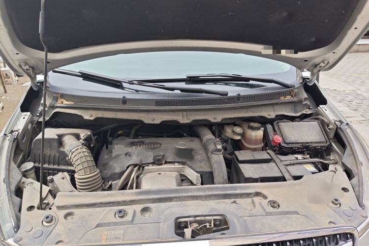 Used Buick GL8 2018 28T Luxury Model China VI Standard Engine Bay
