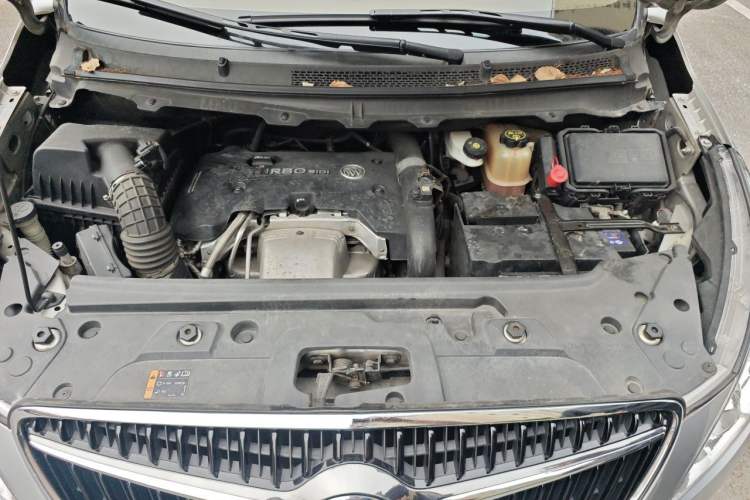 Used Buick GL8 2018 28T Prestige Version China VI Standard Engine Bay