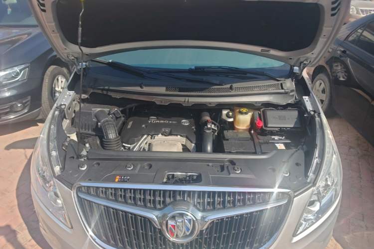 Used Buick GL8 2018 28T Comfort Model China VI Standard Engine Bay