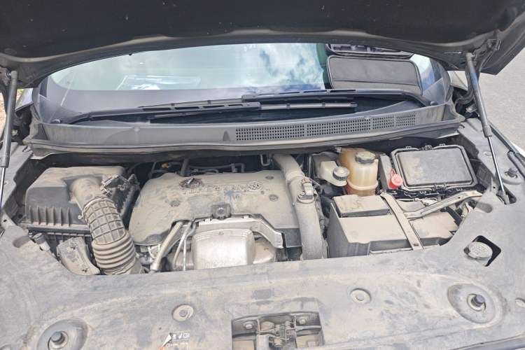Used Buick GL8 2018 ES 28T Comfort Model China VI Standard Engine Bay