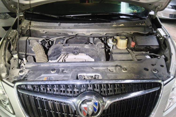 Used Buick GL8 2018 28T Comfort Model China VI Standard Engine Bay