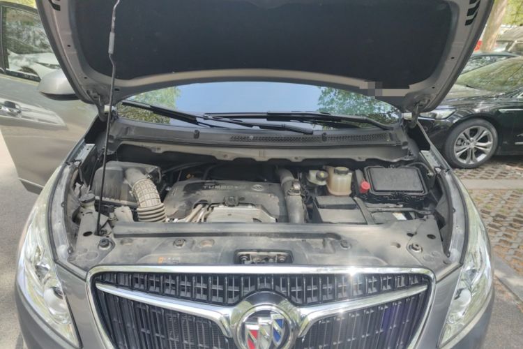 Used Buick GL8 2018 28T Luxury Model China VI Standard Engine Bay