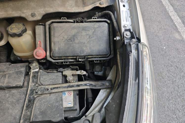 Used Buick GL8 2018 28T Comfort Model China VI Standard Engine Bay Left