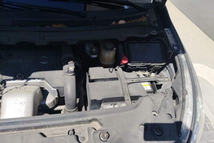 Used Buick GL8 2018 28T Luxury Model China VI Standard Engine Bay Left