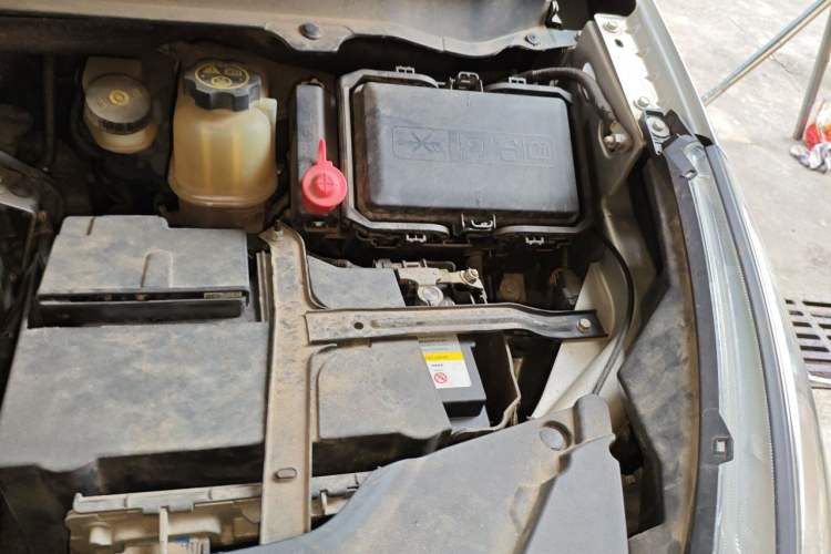 Used Buick GL8 2018 28T Luxury Model China VI Standard Engine Bay Left
