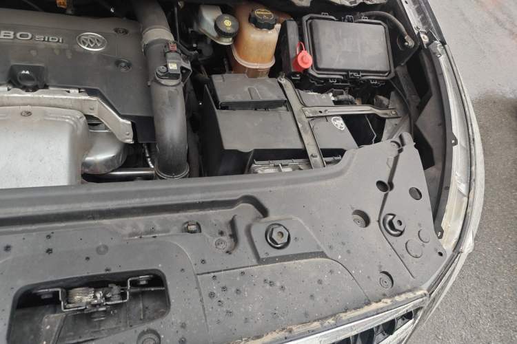 Used Buick GL8 2018 28T Comfort Model China VI Standard Engine Bay Left