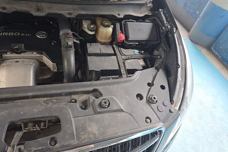 Used Buick GL8 2018 28T Luxury Model China VI Standard Engine Bay Left
