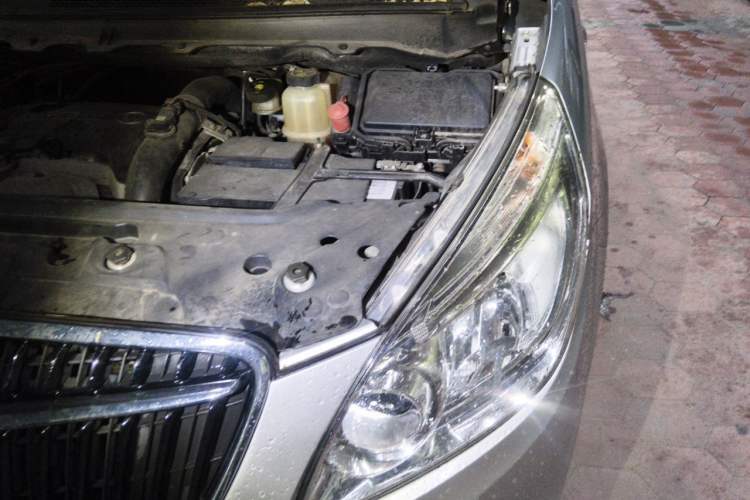 Used Buick GL8 2018 28T Comfort Model China VI Standard Engine Bay Left