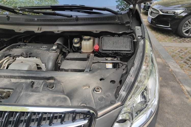 Used Buick GL8 2018 28T Luxury Model China VI Standard Engine Bay Left
