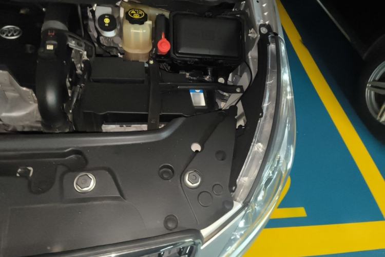 Used Buick GL8 2018 28T Luxury Model China VI Standard Engine Bay Left