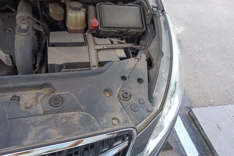 Used Buick GL8 2018 28T Comfort Model China VI Standard Engine Bay Left