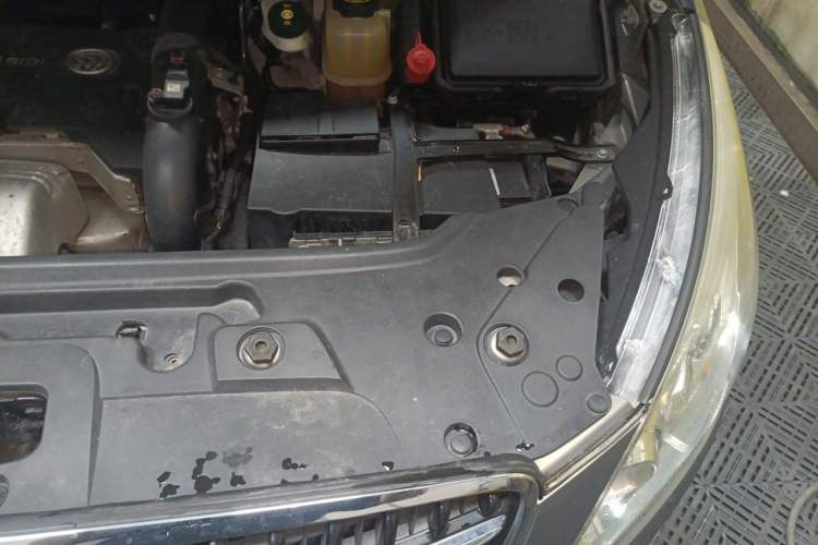Used Buick GL8 2018 28T Luxury Model China VI Standard Engine Bay Left